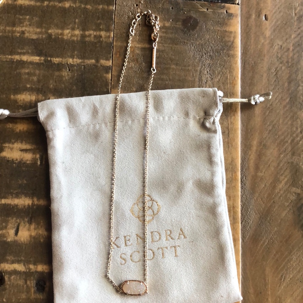 Kendra Scott necklace